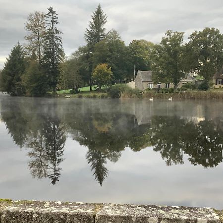 Vue sur le lac Huelgoat Extérieur photo