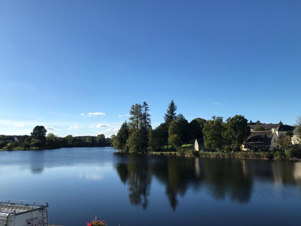 Vue sur le lac Huelgoat Extérieur photo